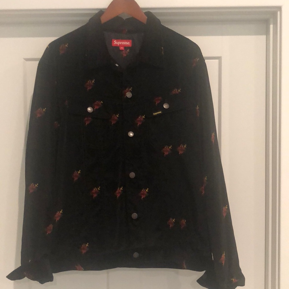 XL Supreme  velvet lightweight jacket with sacred heart pattern all over